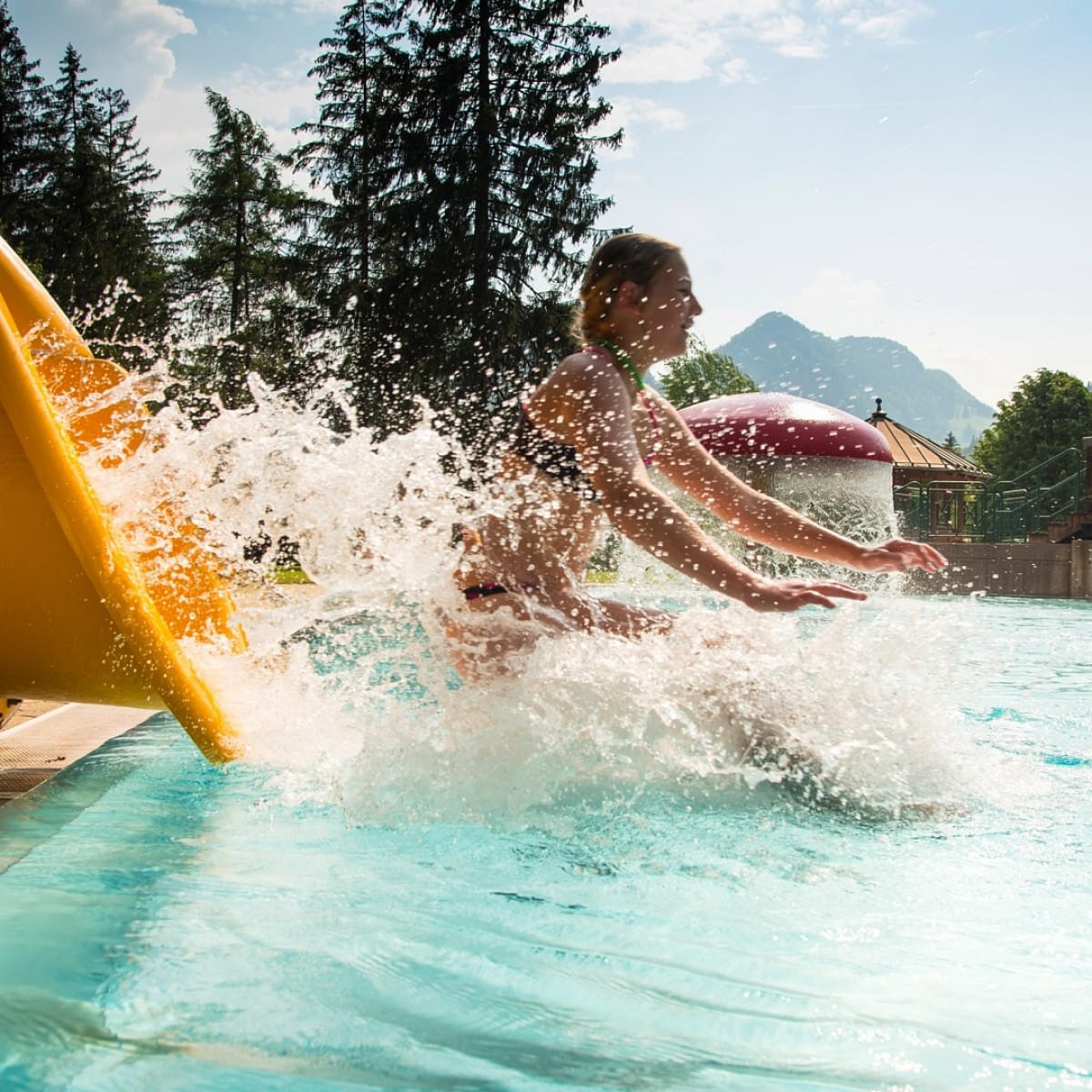 kaiserwinkl-koessen-freibad-waldbad-pool-rutsche-familie-5